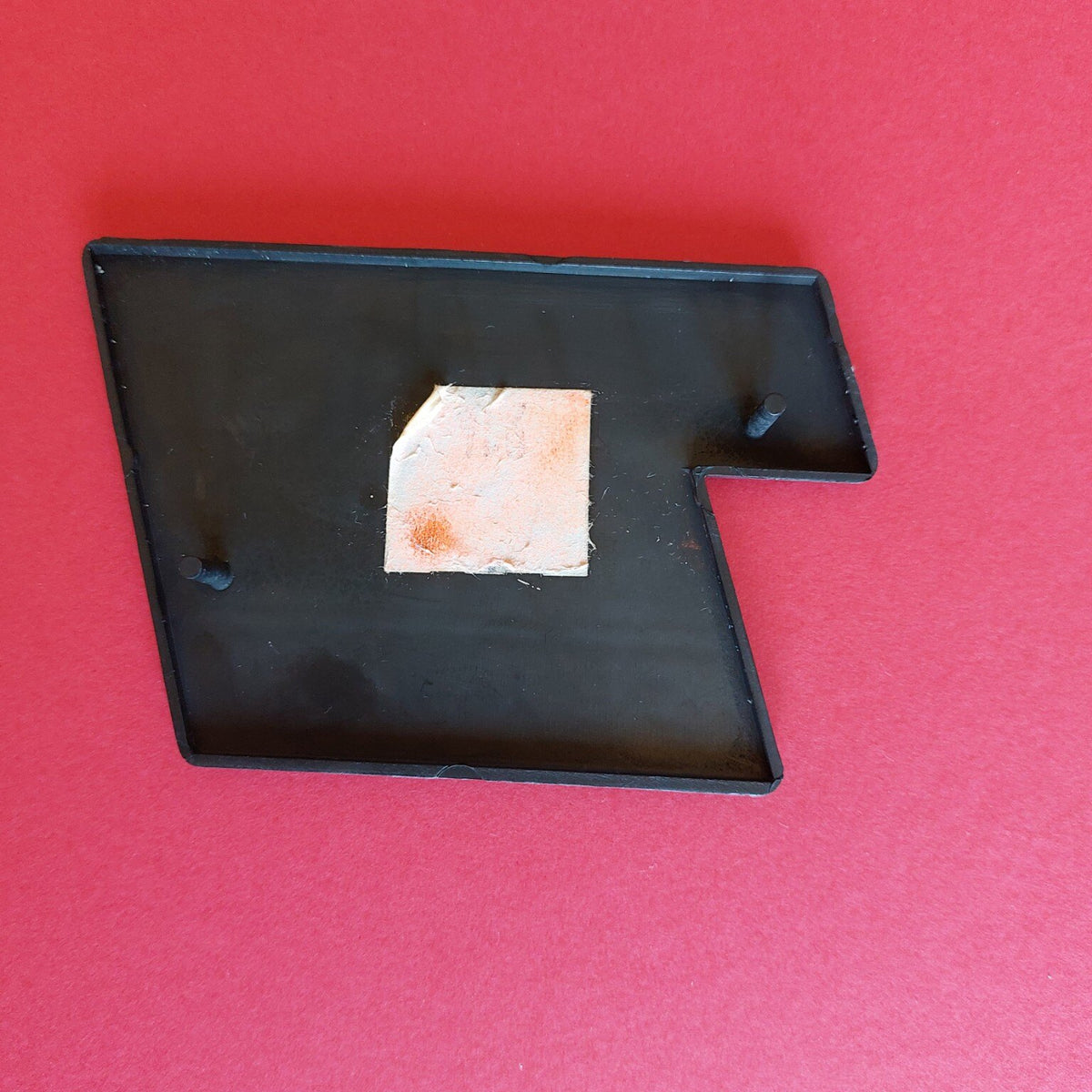 Retro dell’emblema Fiat 126 Personal in plastica con due perni di fissaggio integri