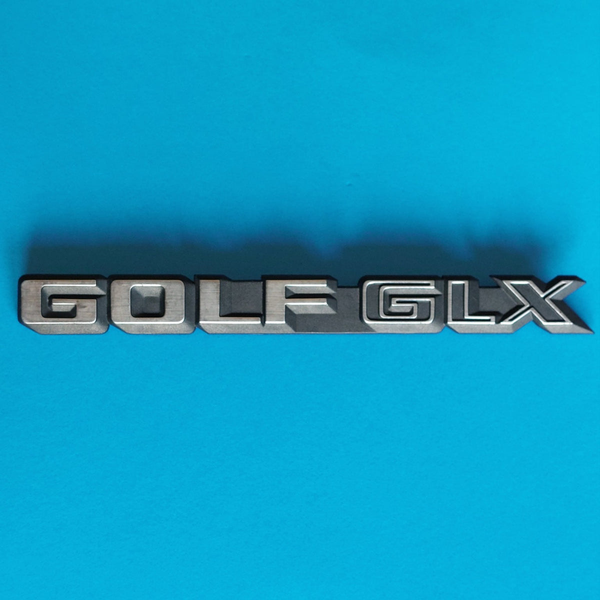 Stemma originale VW Golf GLX 191 853 687 E vista frontale