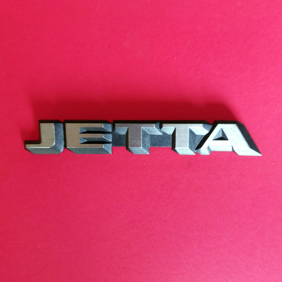 Stemma originale VW Jetta II 165 853 687 F vista frontale