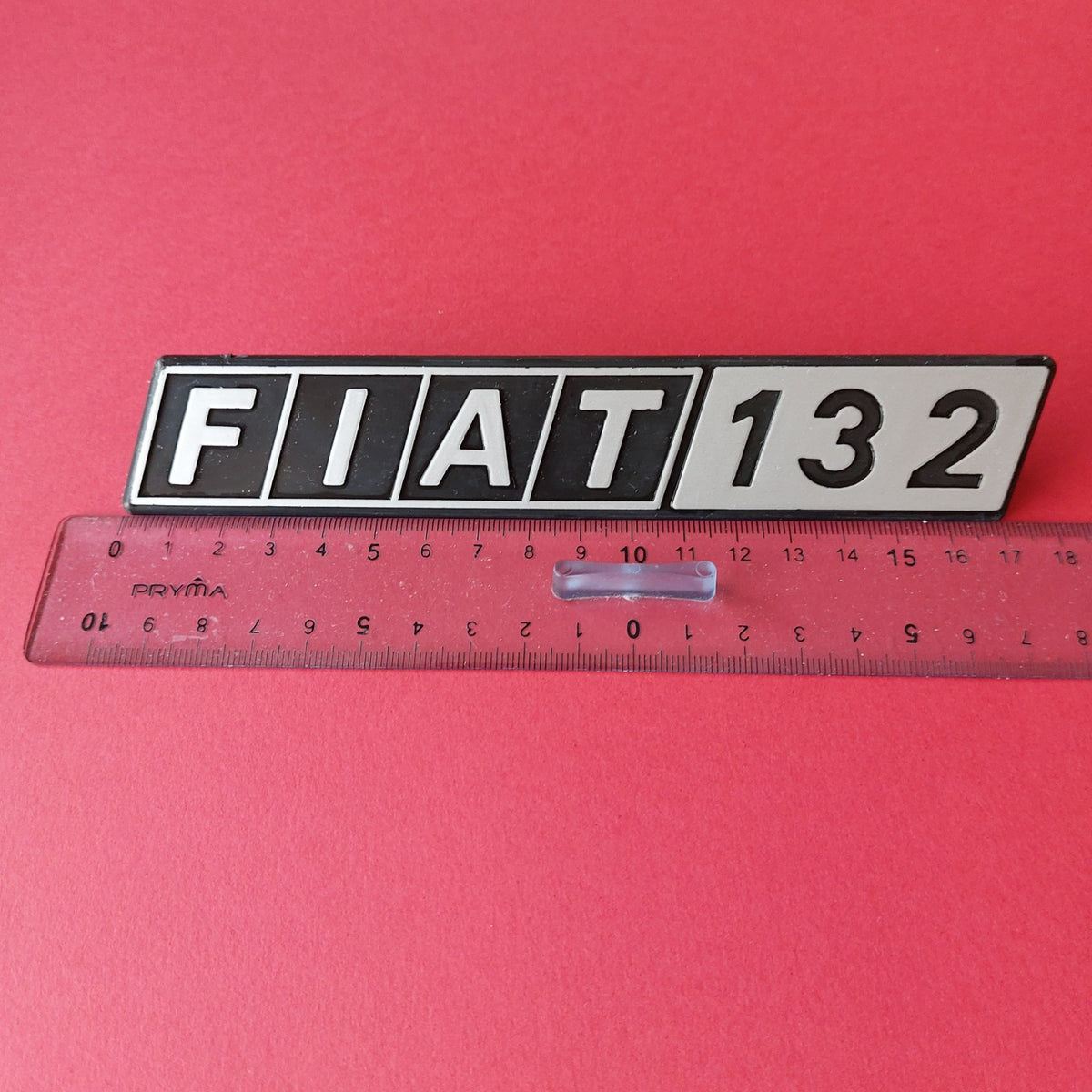 Fregio Fiat 132 posteriore in plastica con misura circa 17 cm
