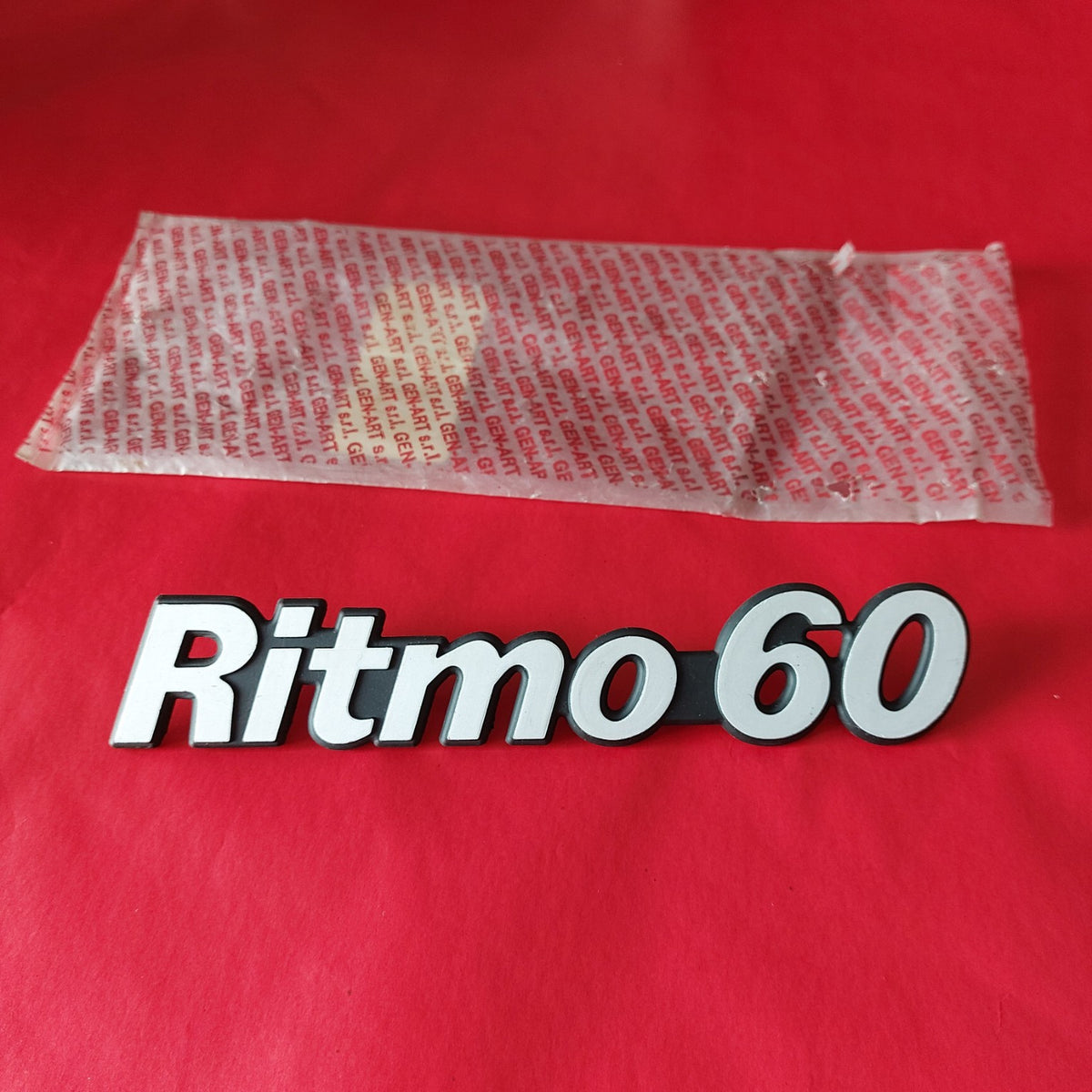 Fregio Fiat Ritmo 60 NOS – scritta posteriore vintage