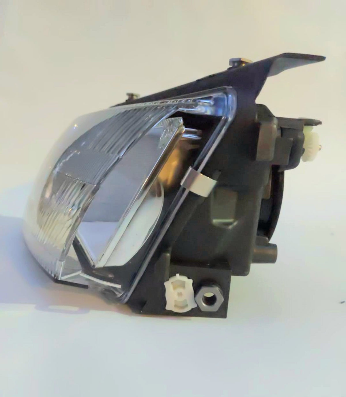 Vista laterale faro anteriore sinistro HELLA Volkswagen Passat B5