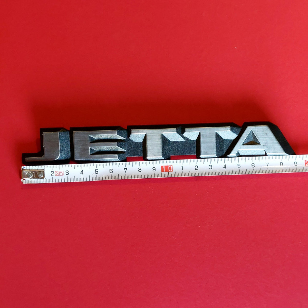 Stemma VW Jetta II 165 853 687 F misura circa 19,3 cm
