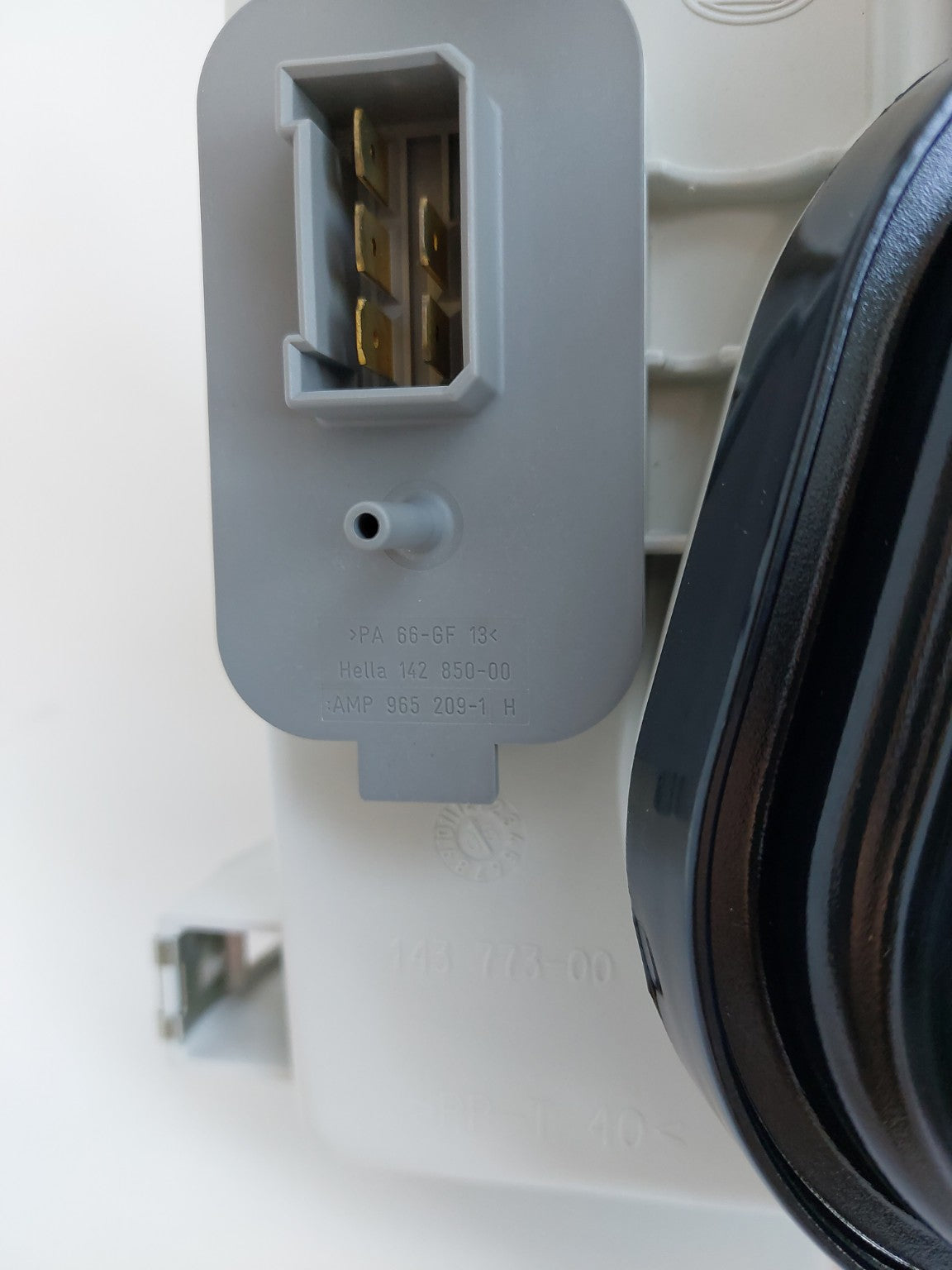 1EH 006 900-051 — Faro sinistro Hella per Mercedes-Benz Sprinter — NOS