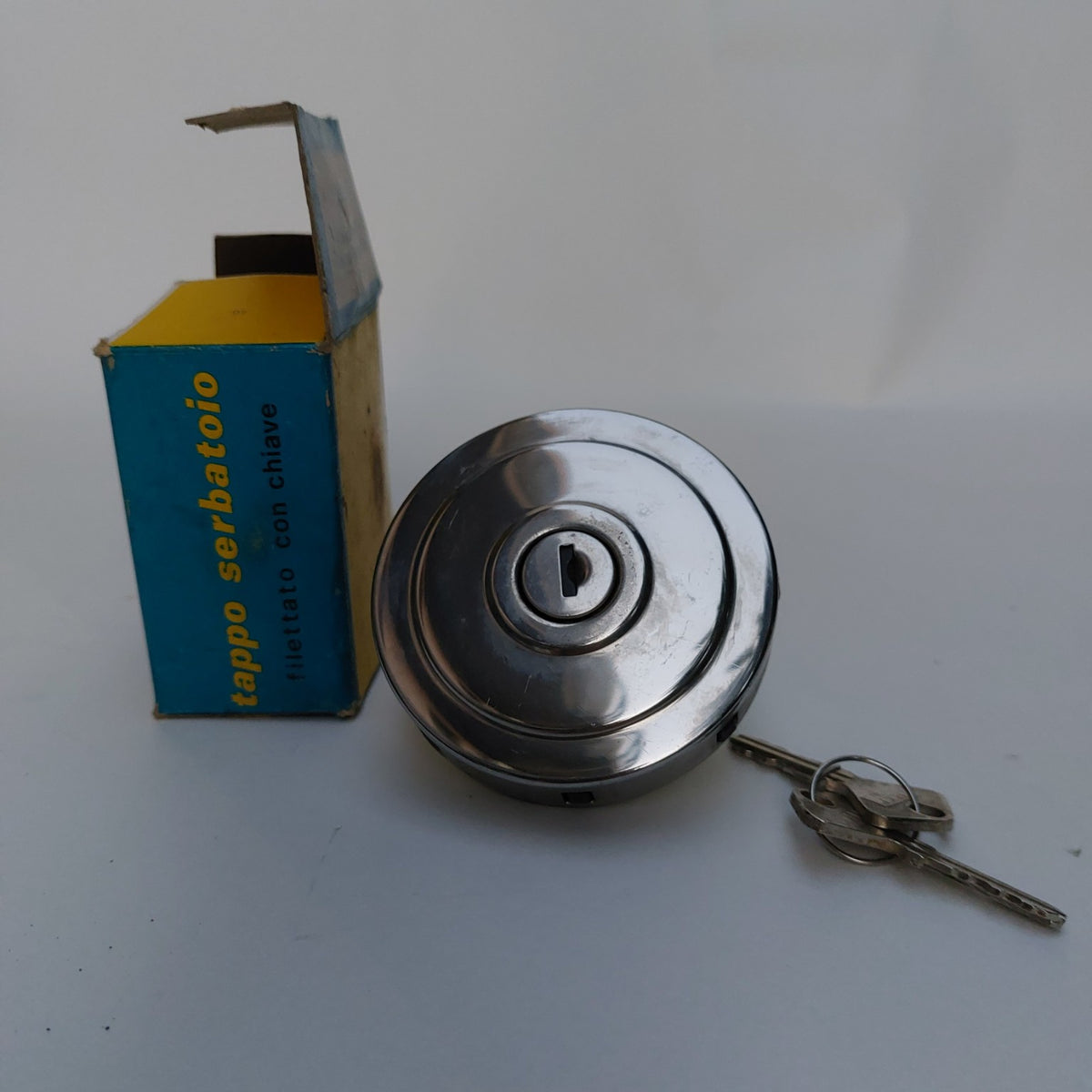 Tappo serbatoio Alfa Romeo 2000 GT Alfetta 0.62.110 NOS con chiavi