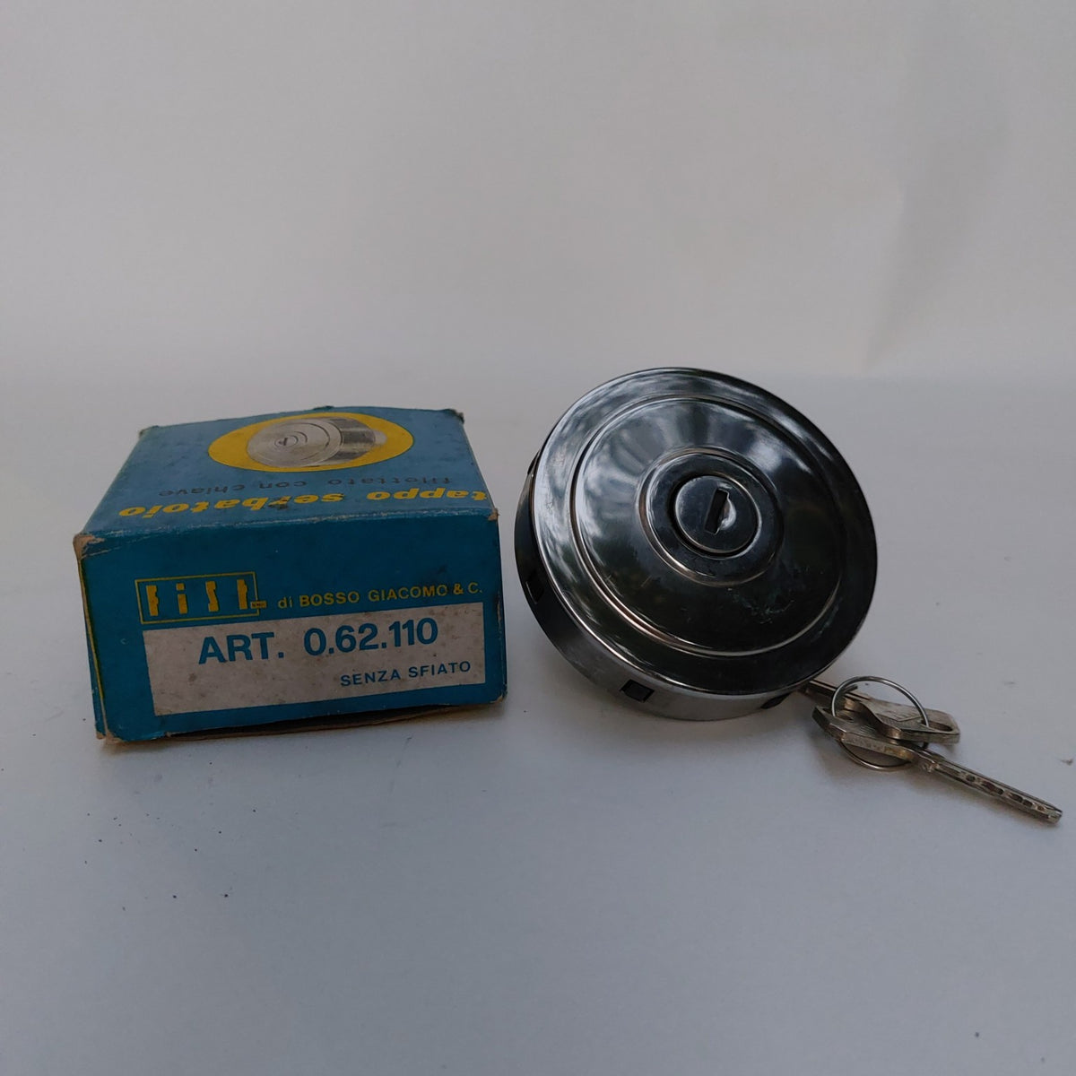 Tappo serbatoio Alfa Romeo 2000 GT Alfetta 0.62.110 NOS con chiavi