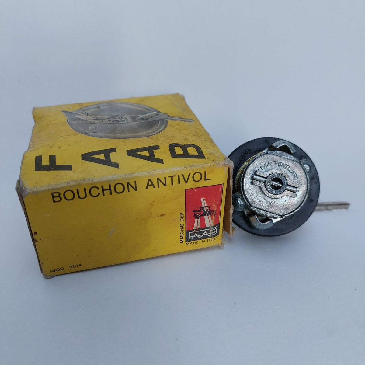 B.547 – Tappo serbatoio antifurto FAAB Fiat 127 / 128 – NOS